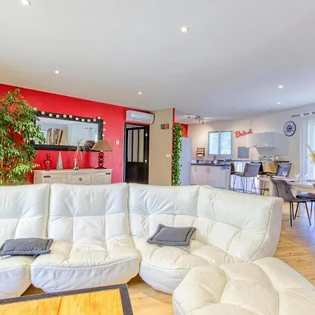 Stunning In With Wifi Holiday home Montsales